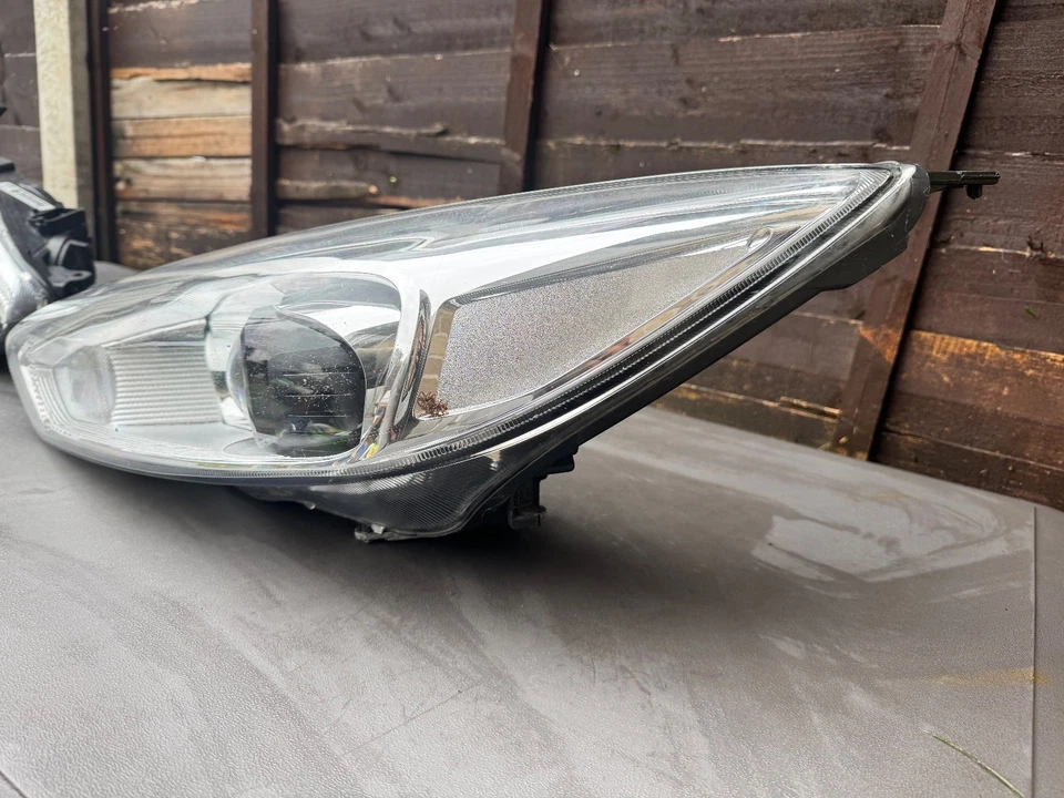 ford focus mk3 2017 upwards headlights xenon grey with couple of problems - Image 3 of 4