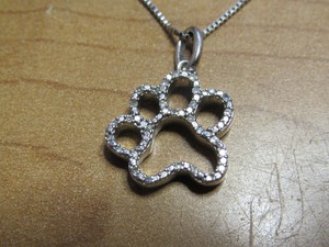kays paw print necklace