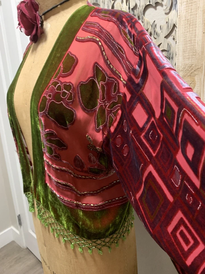 Chaqueta corta kimono de terciopelo Burnout borlas con cuentas seda nueva sin etiquetas Foto 3 de 4