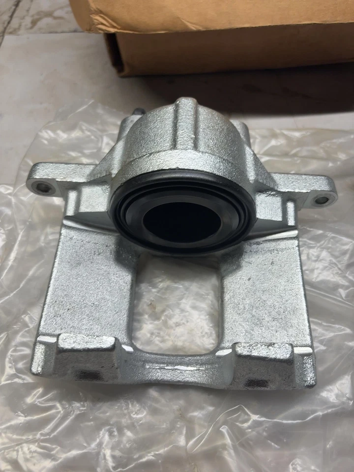 Pinza de freno delantera izquierda conductor 16-18 WRANGLER 08-16 CARAVAN TOWN & COUNTRY ~NUEVA Foto 2 de 4