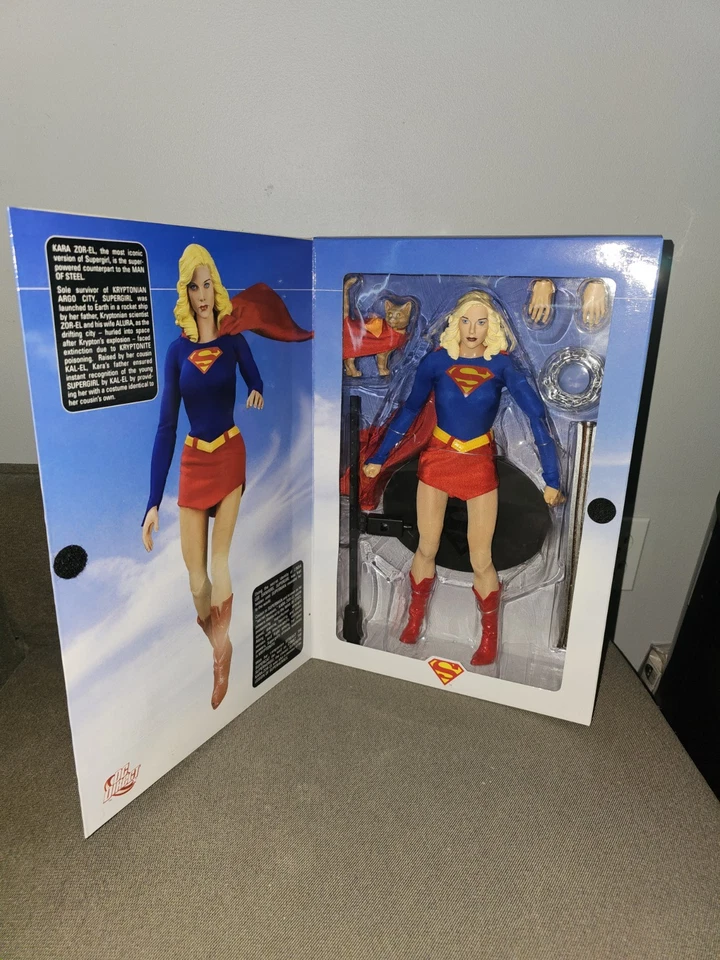 Figura Supergirl Clásica Escala 1:6 Deluxe Collector Series DC Direct Nueva Foto 2 de 4