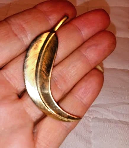 羽毛叶胸针金色纹理弧形服装珠宝首饰女式优雅 — 第 2/4 张图片