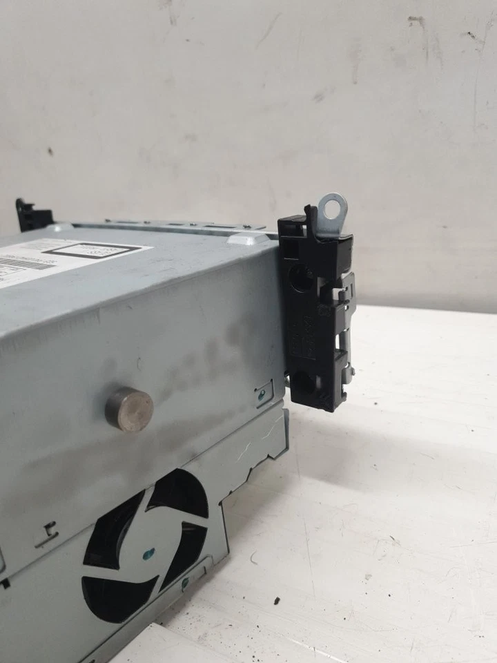 Mercedes C220 W204 Saloon 2007-2011 CD HEAD UNIT A2049007202 CHECK IMAGES - Image 4 of 4