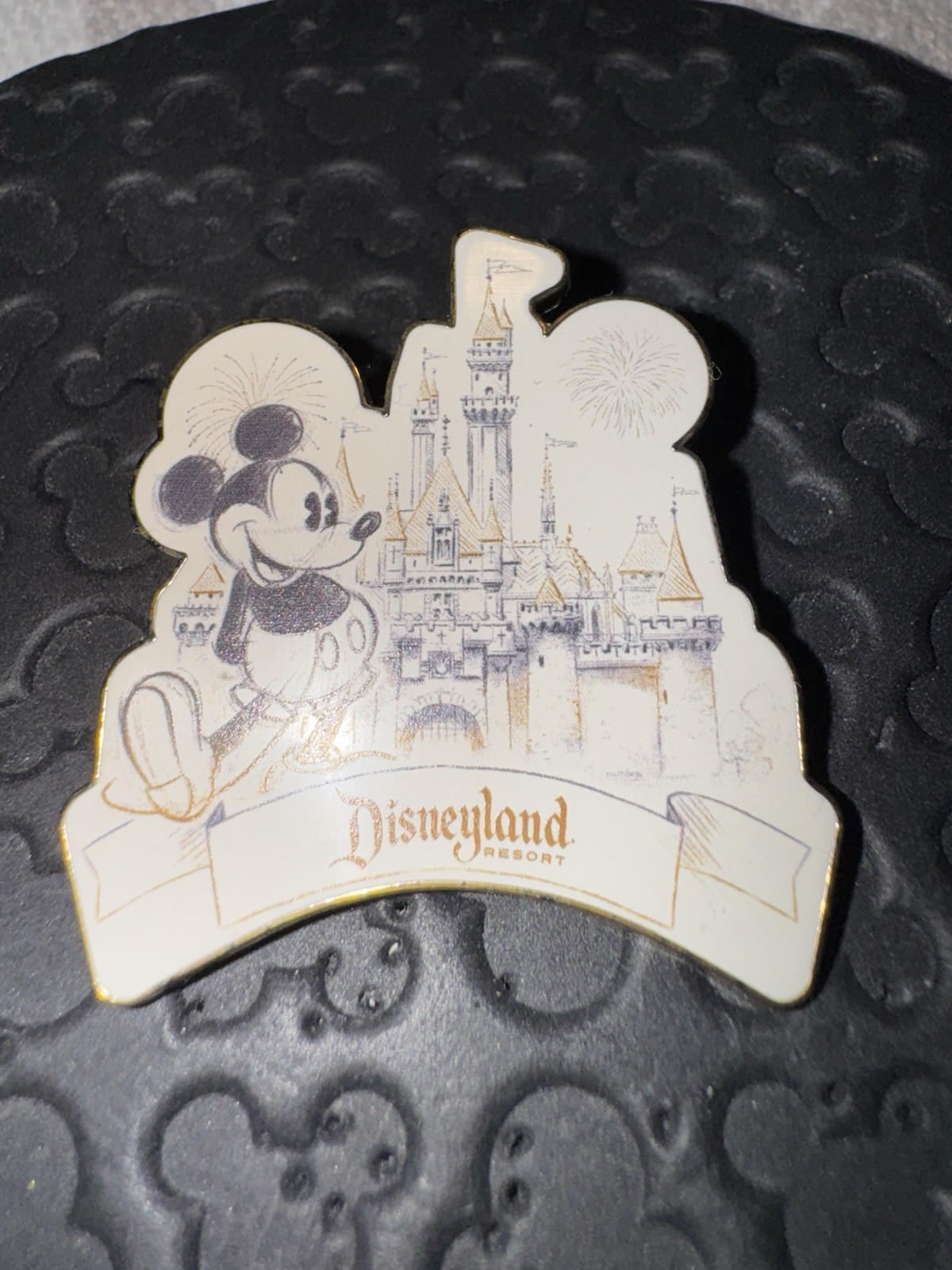 2010 Disneyland Sleeping Beauty Castle- Mickey Mouse Pin