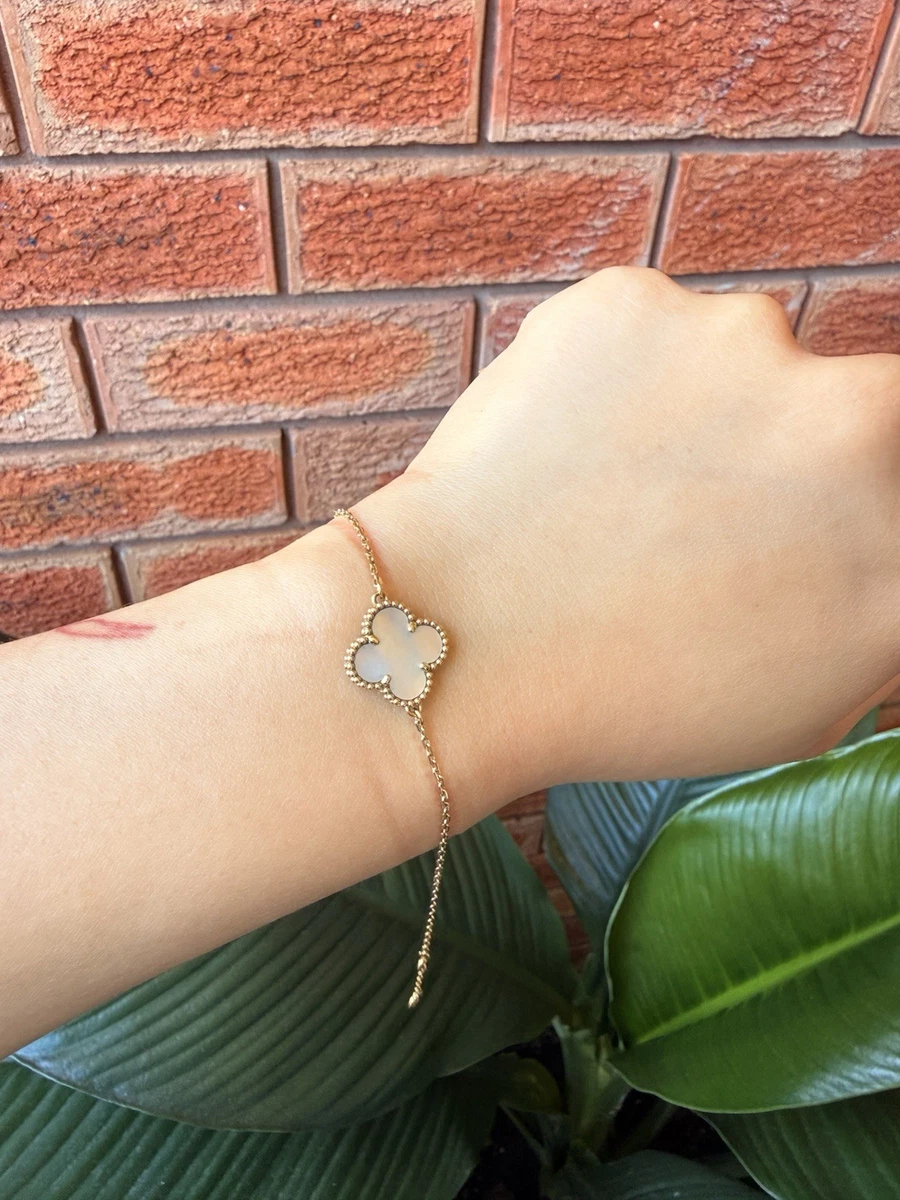 Sweet Alhambra-inspired bracelet in18k gold with a genuine mother-of-pearl motif