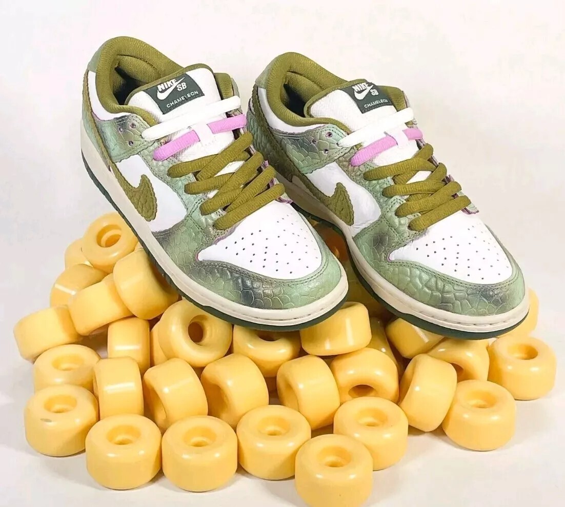 Nike SB Chameleon スニーカー Nike SB Nike SB Dunk Low QS 'Chameleon' by Alexis Sablone