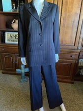Jones Wear Women’s  2-piece Pant Suit,  Black W/red Stripe , Size 16 EUC
