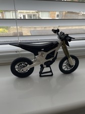 Build It Yourself Surron Light Bee Kit Electric Bike 1:9 Scale Figurine