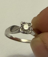 18ct White Gold Solitaire Diamond Ring 0.10ct Round Brilliant 2.69g