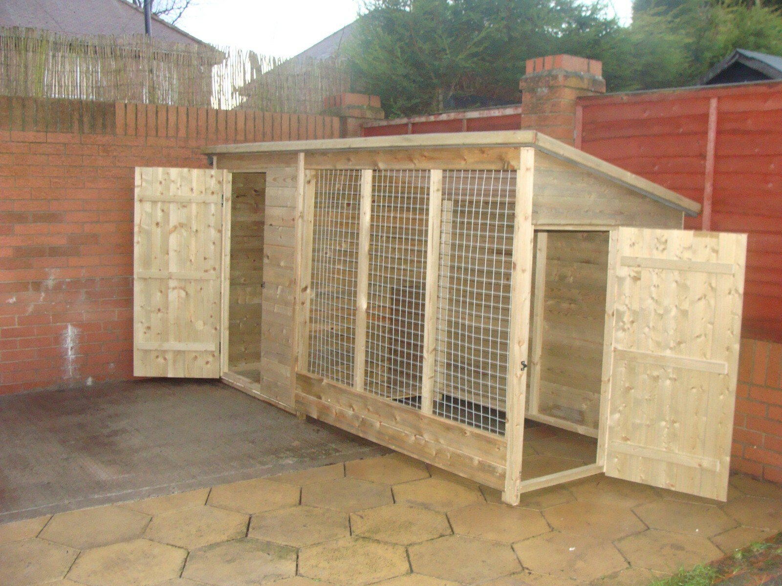 TANALISED DOG KENNEL AND RUN 8ft X4ft X5ft HIGH DELIVERY AVAILABLE TO