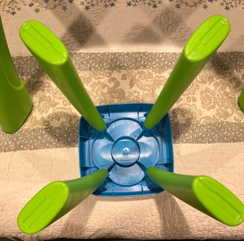 Escritorio de actividades táctil y de aprendizaje VTech con asiento de pantalla LED interactiva y 4 tarjetas de 15" Foto 4 de 4