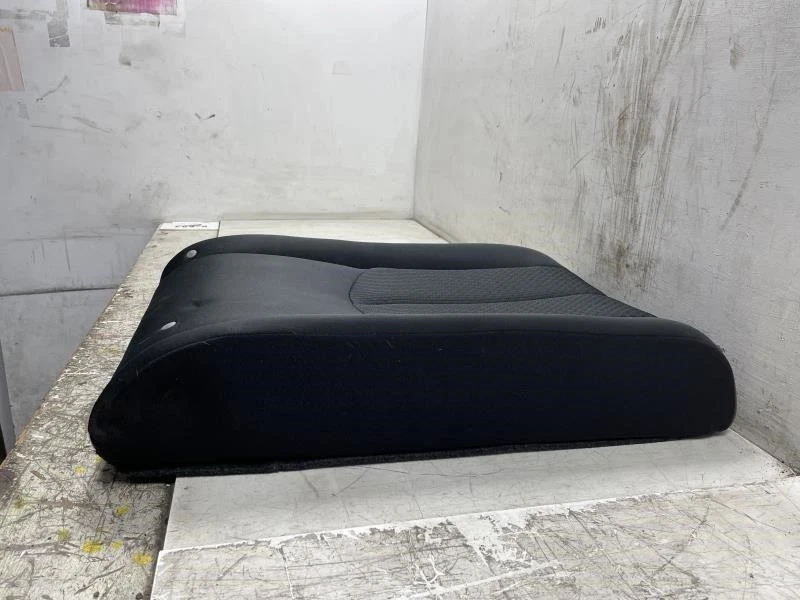 Mazda 6 2012 cojín de asiento superior del lado del pasajero trasero derecho OEM+ (tela negra) Foto 4 de 4