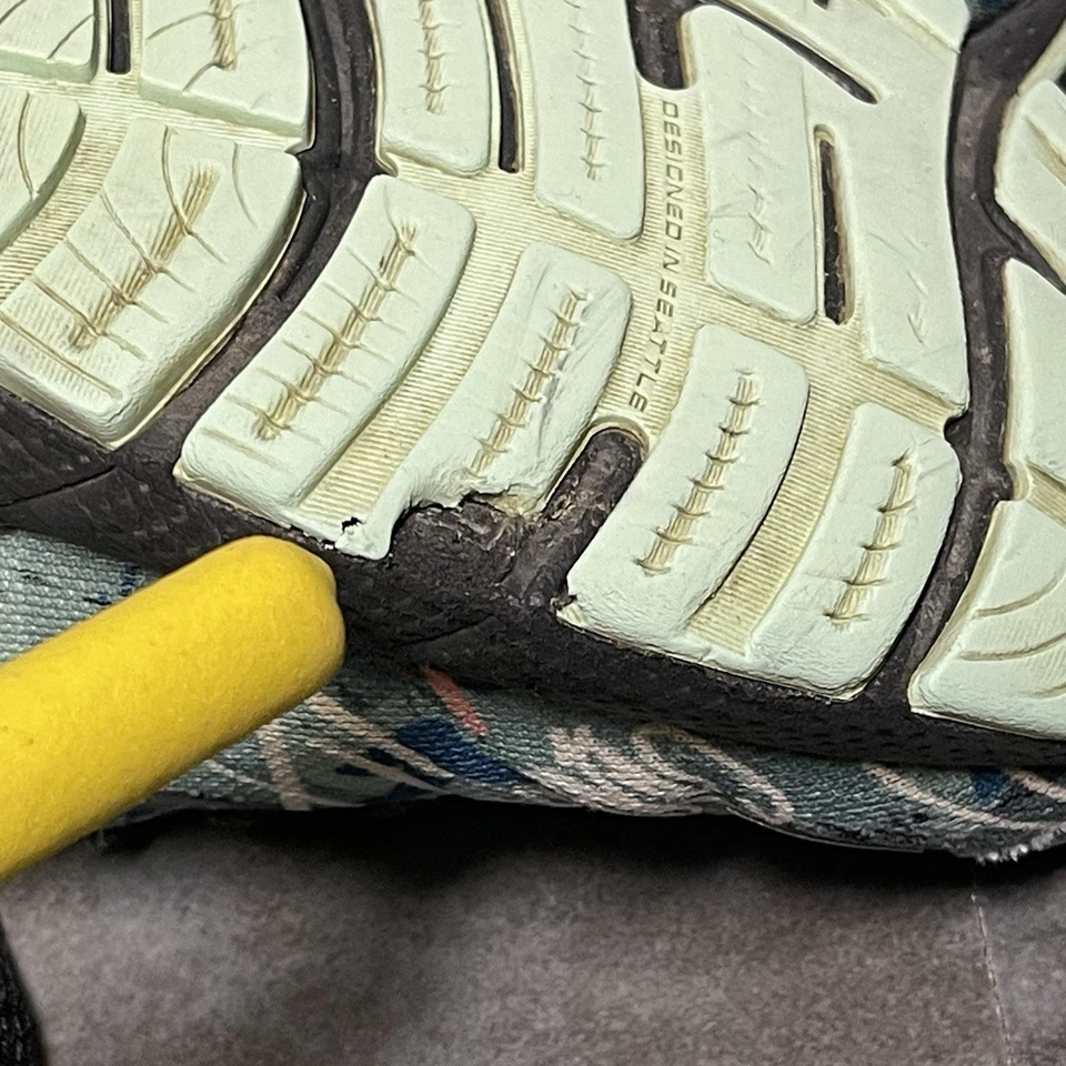 Tenis para mujer Brooks Adrenaline GTS 22 negro/yuca/rosa flamenco talla 6,5B Foto 3 de 4