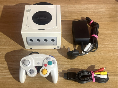 Nintendo White Pearl GameCube Konsole und offizieller Pearl Controller sehr guter Zustand