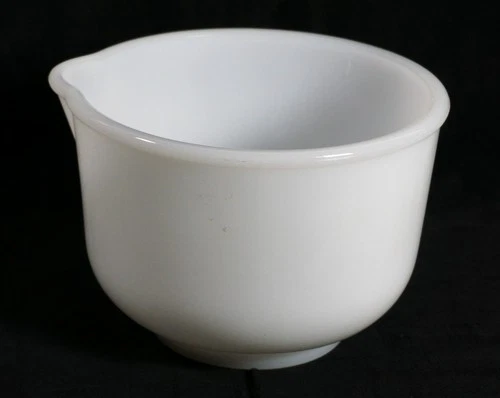 Vintage Milk Glass Mixing Bowl w/ Pour Spout - Unmarked (G5)