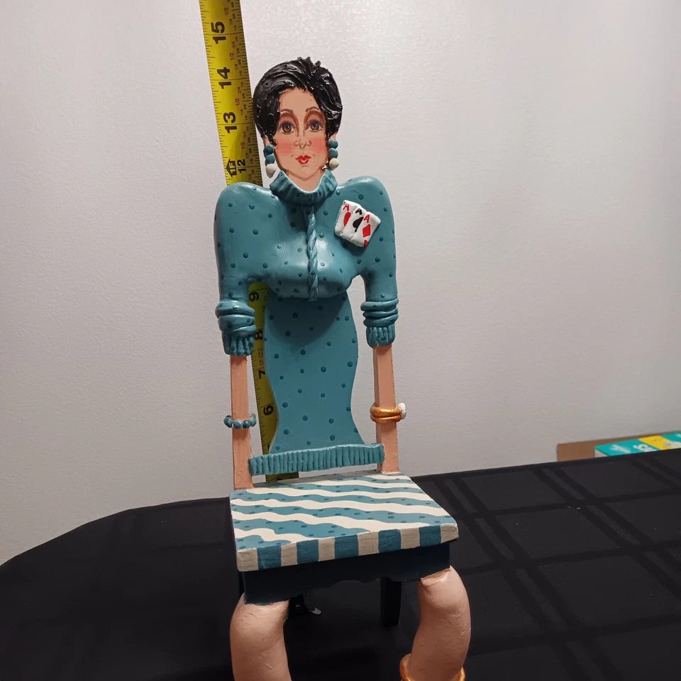 艺术装饰葡萄酒瓶架女士蓝色礼服康斯坦斯手工制作丽莎克劳斯 — 第 2/4 张图片