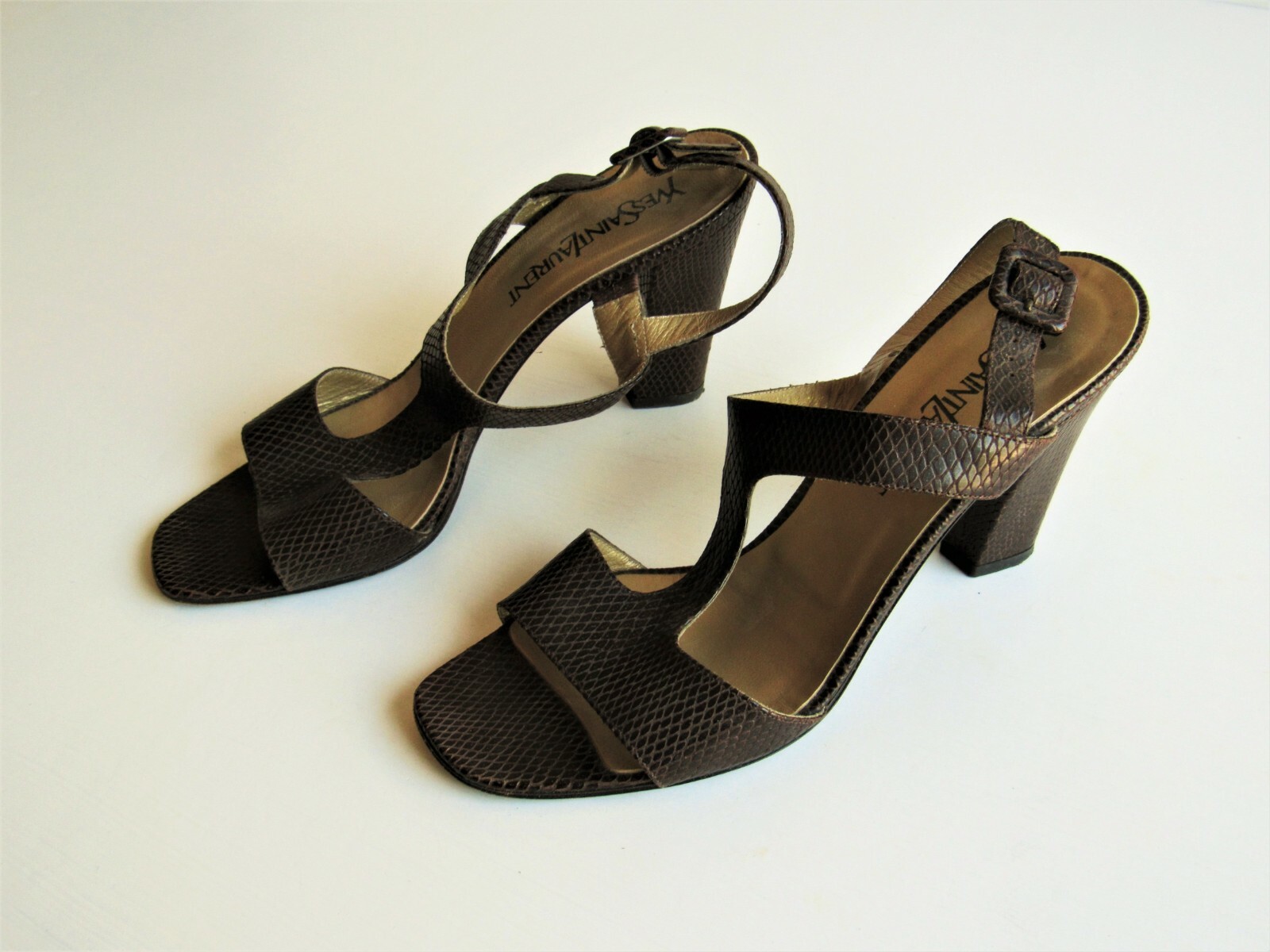 SANDALI YVES SAINT LAURENT PELLE CON CINTURINO A T punta aperta misura 8 5 us