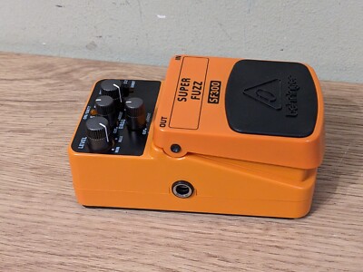 Behringer SF300 Super Fuzz guitar effects foot pedal 3-mode peach