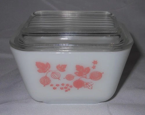Vintage Pyrex Pink Gooseberry Refrigerator Dish w/Lid 1- 1/2 Cup 501 (1957-1966)