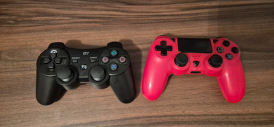 2x Playstation/PC Controller - Gamepad in schwarz und rot