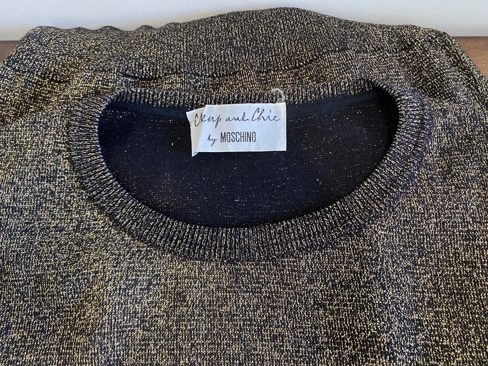 Maglione donna Moschino economico e chic oro medio lusso nuovo senza etichette
