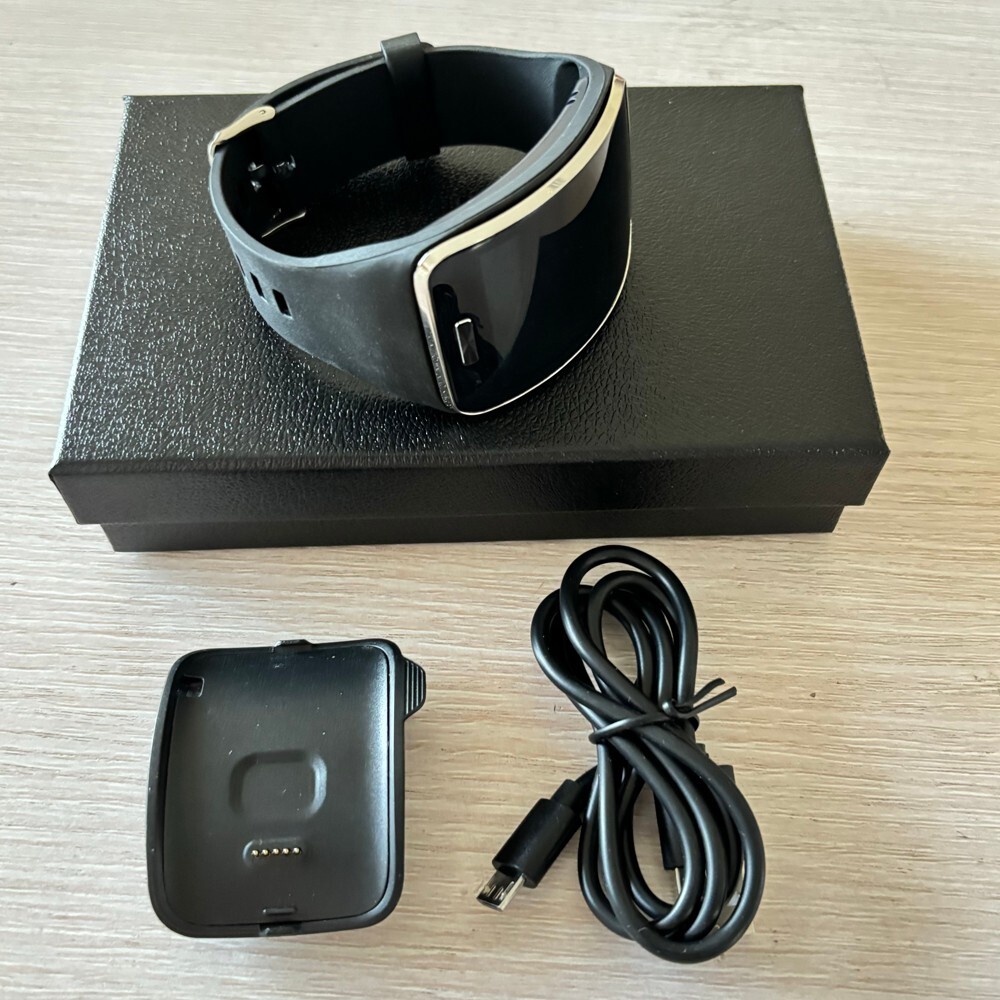 Samsung Galaxy Gear S SM-R750 Curved Super AMOLED Smart Samsung Galaxy Gear S SM-R750 Curved Super AMOLED Smart