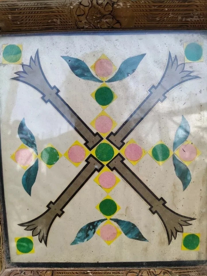 Hermoso colgante de pared con marco de vidrio coleccionable patrón de recorte de papel hecho a mano Foto 2 de 4