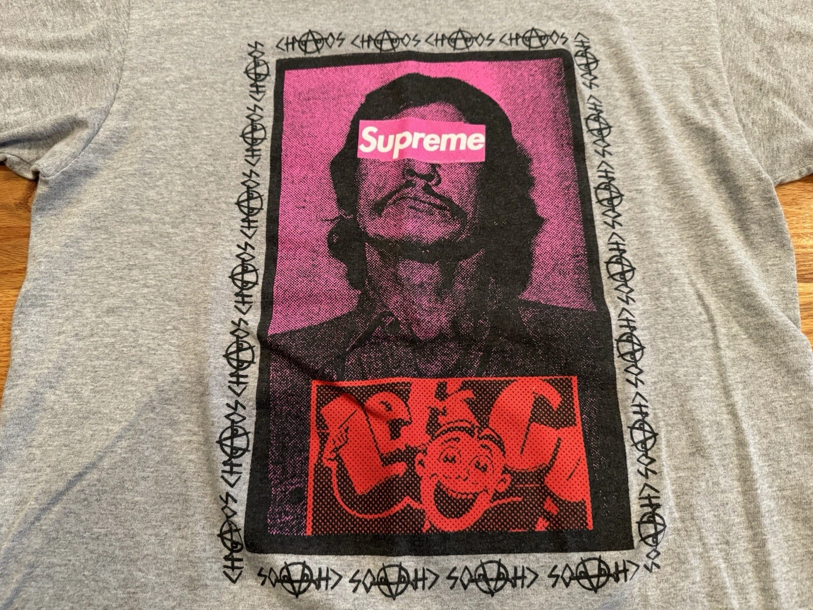 Logo de boîte 100 % authentique Supreme Charles Bronson T gris moyen utilisé