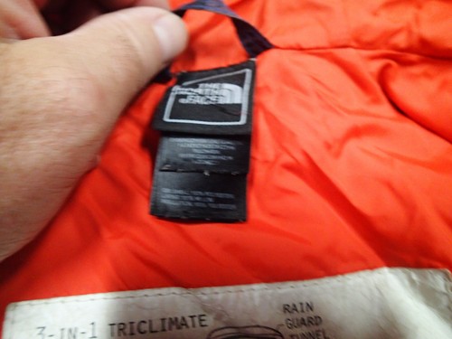 the NORTH FACE HYVENT 3 in 1 TRICLIMATE HOODED JACKET in Boy's size Small 7/8 - Picture 5 of 21
