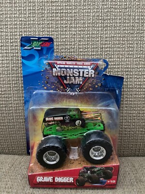 HOT WHEELS MONSTER JAM 1/64 GRAVE DIGGER XRAYCERS #19 2006 J3131