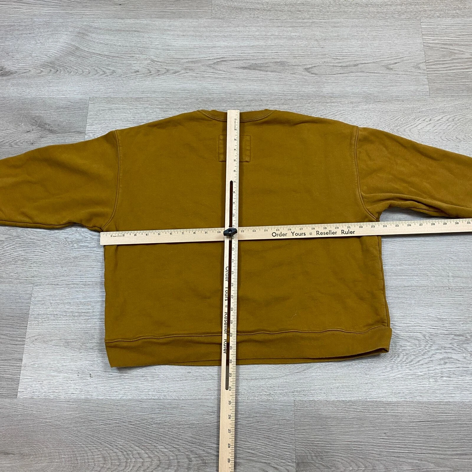 girlfriend-collective cropped crewneck loungewear sweatshirt