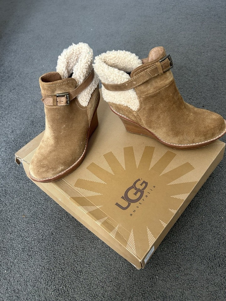 UGG Australia Anais Brown Suede Sheepskin Lined Wedge Ankle Boots AU8, UK6, EU39