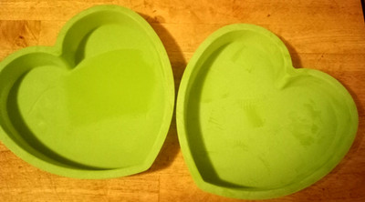 Preowned Pair Of 9''×8''  HAPPYCASA Heart Shaped Silicone Cake Pans
