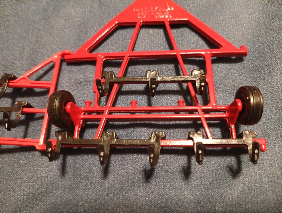 1/64 ERTL Case International IH Heavy Duty Tiller for parts restore  - Image 4 of 4