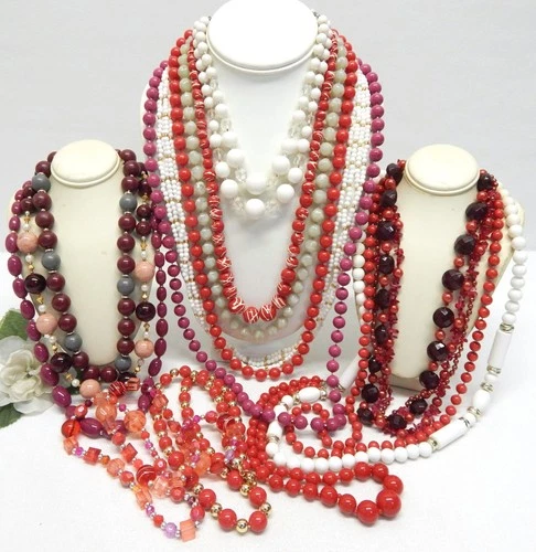 VINTAGE TO NOW COSTUME JEWELRY BEADED NECKLACE LOT, ASSORTED MATERIALS