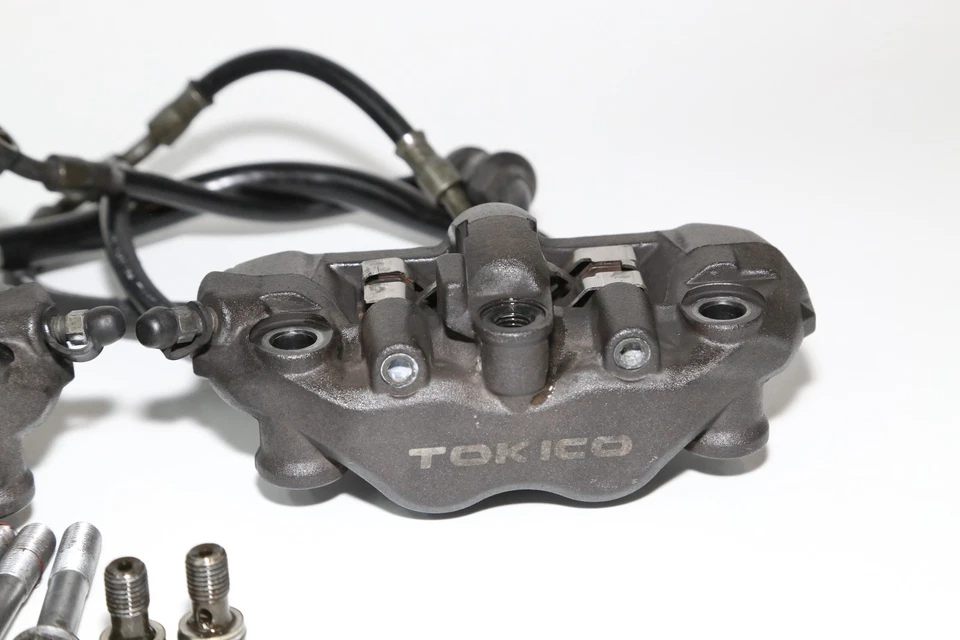 04-07 Pinzas de freno delanteras Honda Cbr1000rr 03-06 CBR600RR con pernos y líneas OEM  Foto 3 de 4