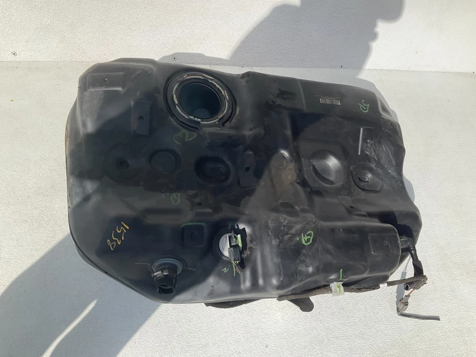 HYUNDAI SONATA 2.4L FWD FUEL GAS TANK RESERVOIR W/ HEAT SHIELD OEM 2015 - 2019💠 - Image 4 of 4