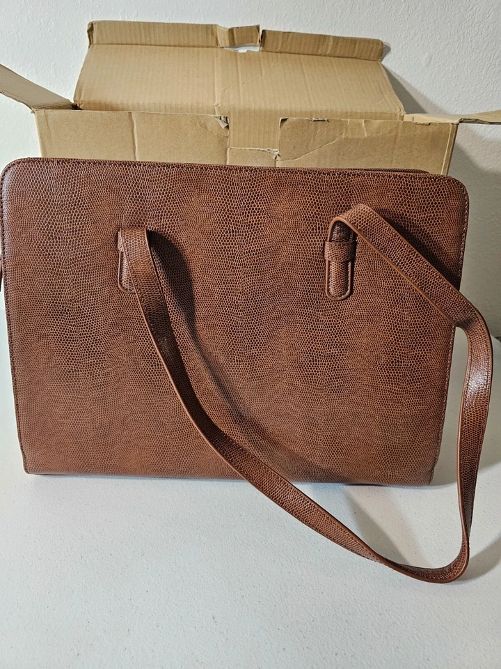 New in Box and Dust Bag Mimi DiCarlo Large Briefcase Tote Tan Style 1009LZ $225 - Image 3 of 4