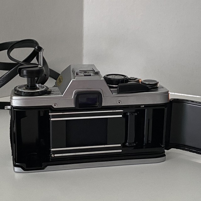 Olympus OM-10 35mm SLR Film Camera with 50 mm lens Kit for sale ...