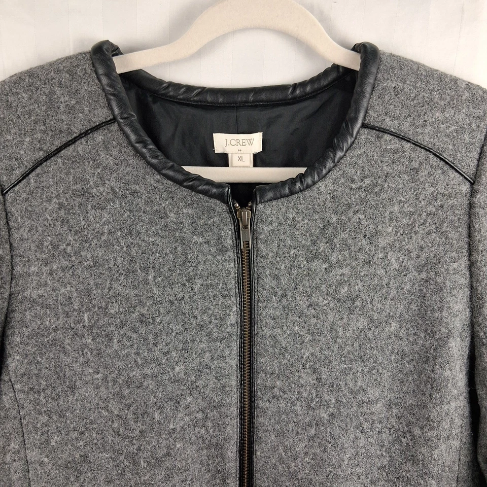 J. Blazer Crew Gris Lana Sin Cuello Imitación Cuero Borde Talla XL Foto 3 de 4