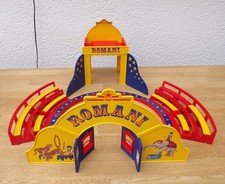 PLAYMOBIL: Zirkus Romani 3720 mit Eingangstor, Trib&uuml;ne und Artisten-Eingang