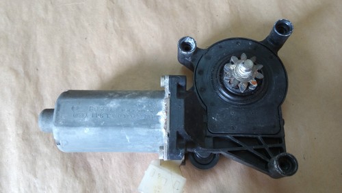 Mercedes W210 Fensterhebemotor vorne links 0130821709