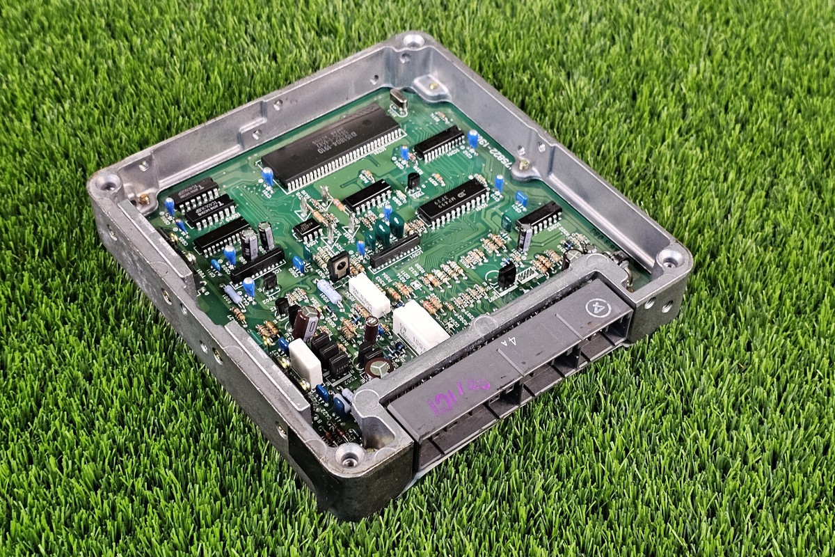 Toyota Hilux KZN13 1994-1995 Engine Computer 1kz-TE M/T 89661