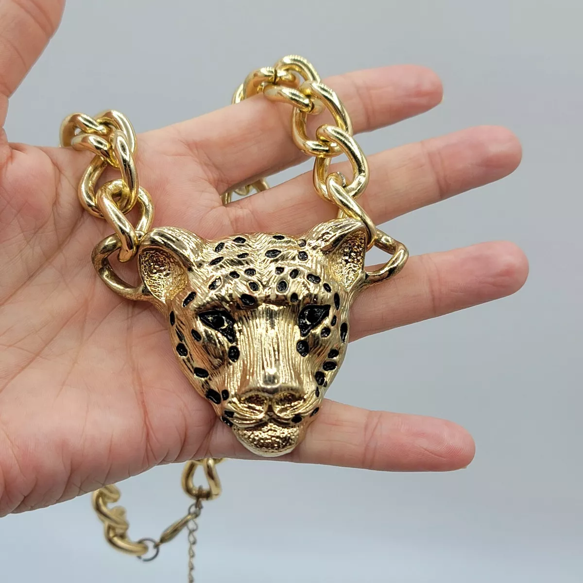 Leopard jewelry shop