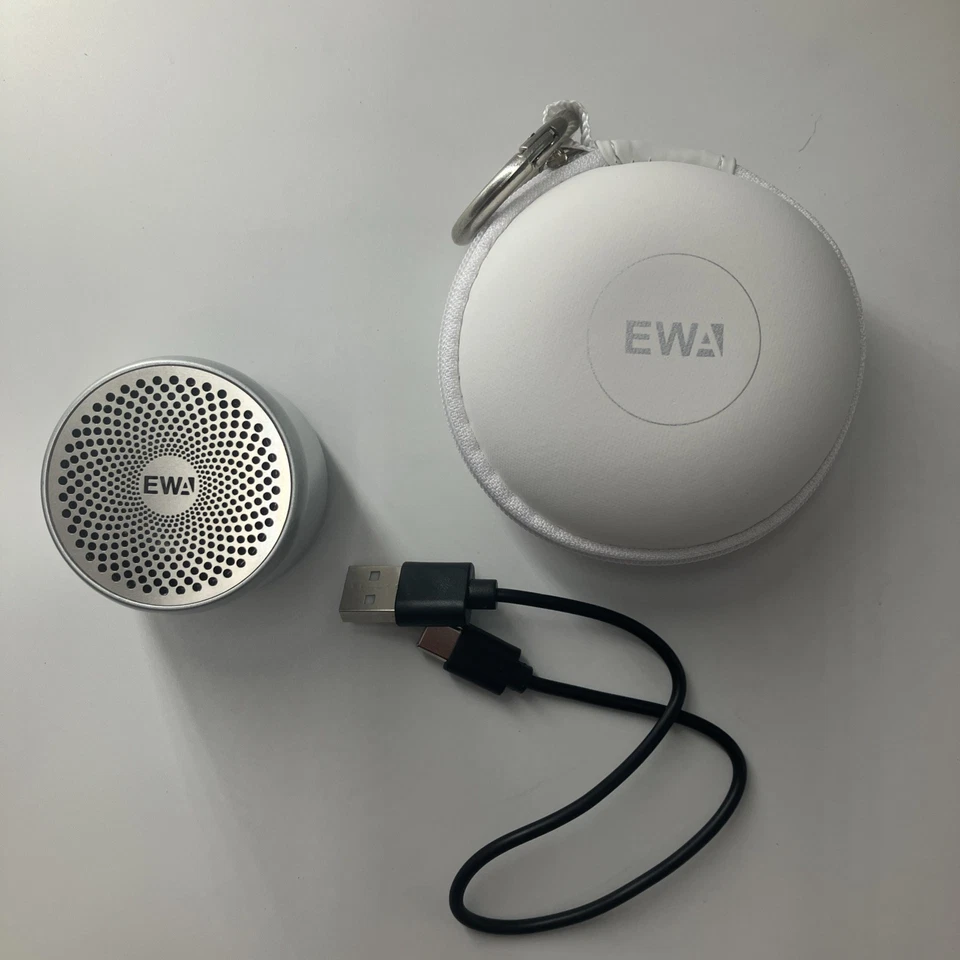 Altavoz portátil Bluetooth EWA A106 Pro con estuche de viaje y cable de carga Foto 2 de 4
