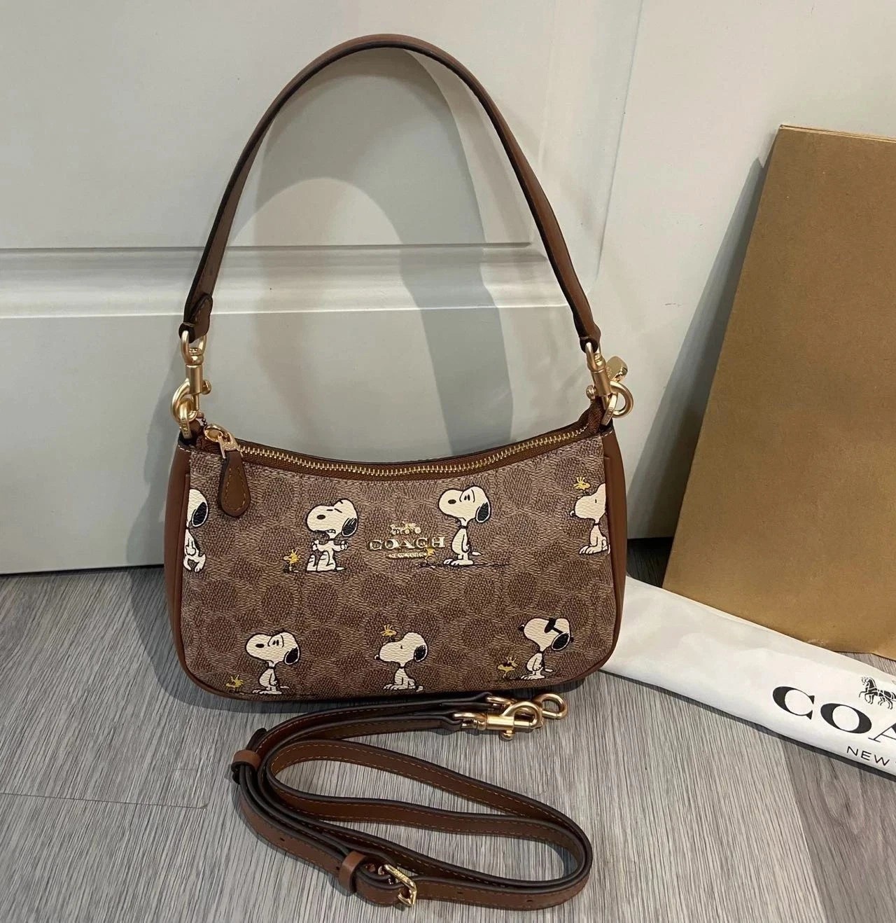 New C.OACH X PEANUTS Teri Shoulder Bag Tan Brown Snoopy Print Signature Canvas