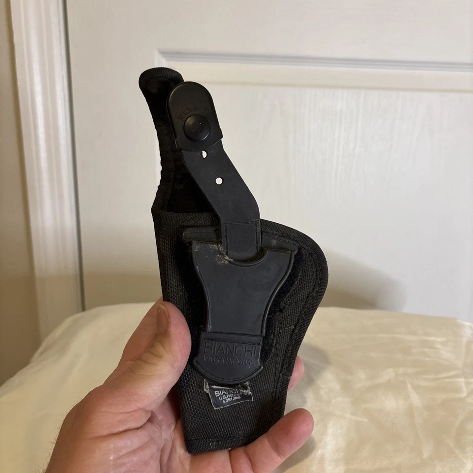 Bianchi International Black Nylon Holster Size 1 RH - Image 2 of 4