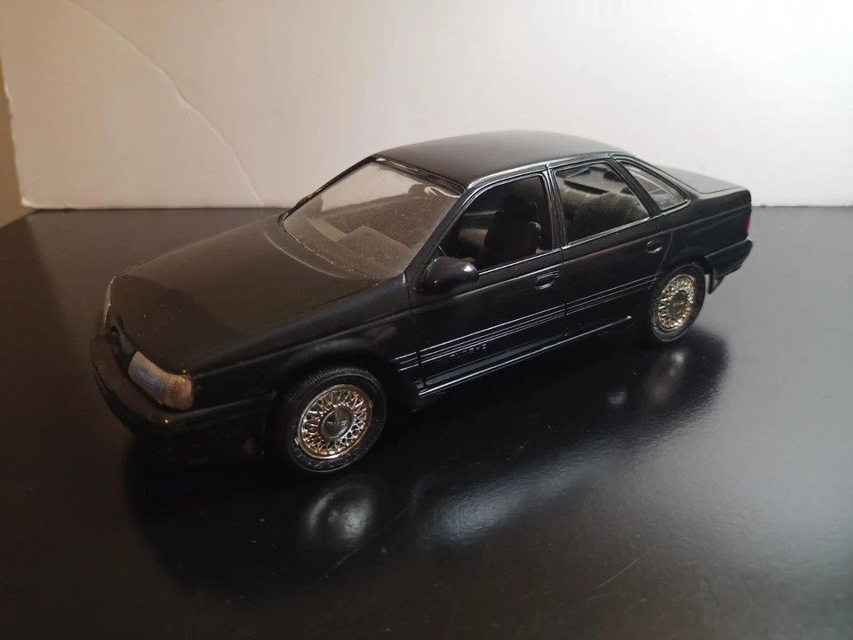 1/25 AMT ERTL 1990 FORD TAURUS SHO BLACK PROMO - Image 2 of 4