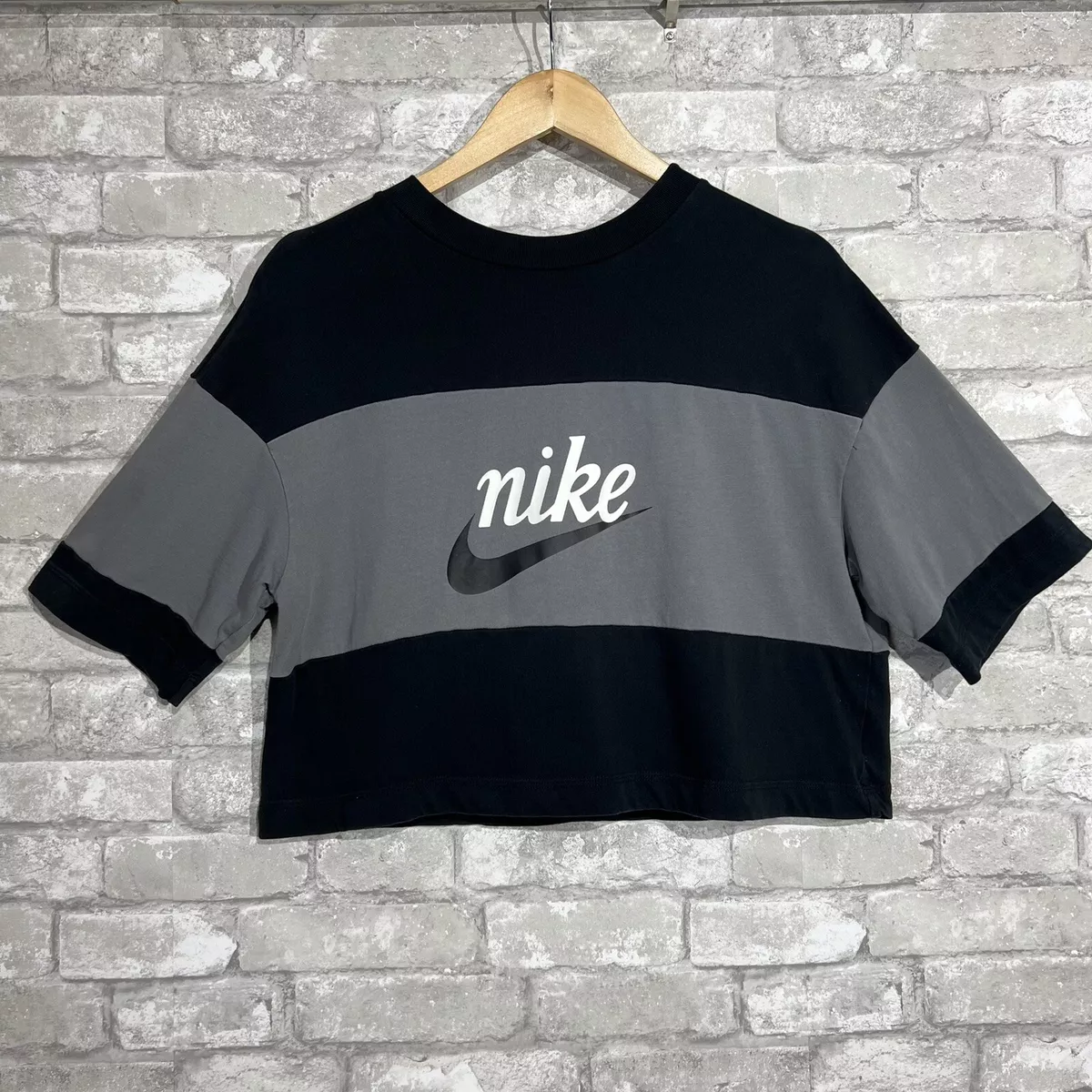 Nike color hotsell block crop top