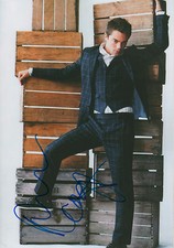 Dominic Cooper Autogramm signed 20x30 cm Bild